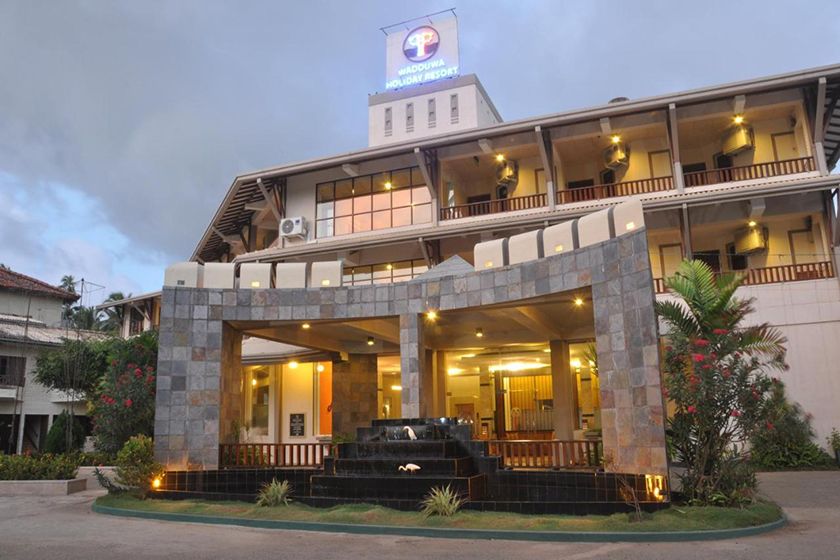 هتل لایا بیچ بنتوتا